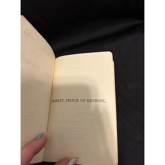 Antique Leather Bound Volume of Shakespeare 1920's Vintage - Picture 9 of 15